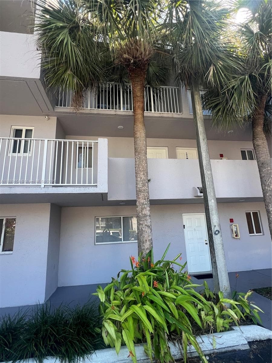 2750 W 76th St # 203, Hialeah FL 33016 — 2