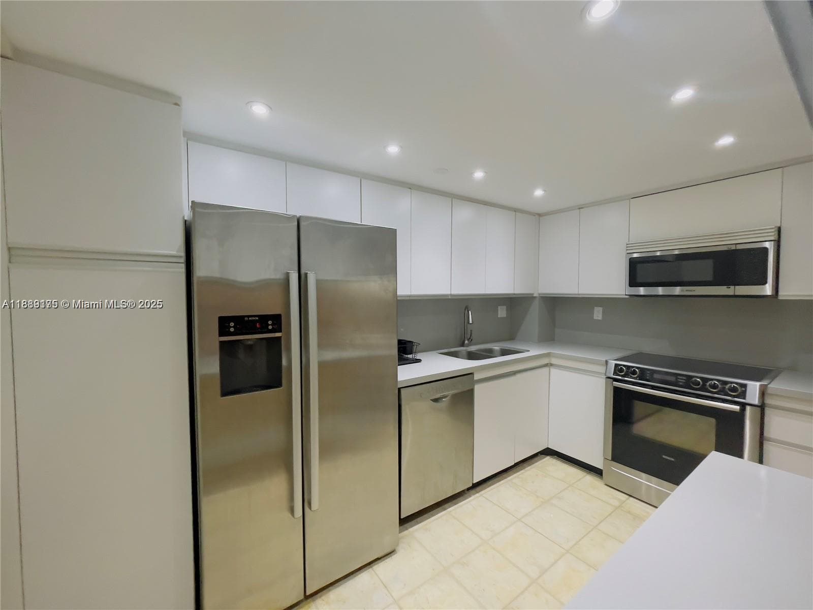 2000 Towerside # 309, Miami FL 33138 — 2