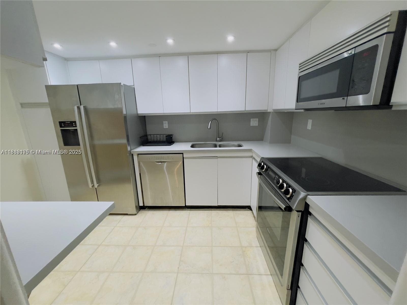 2000 Towerside # 309, Miami FL 33138 — 1