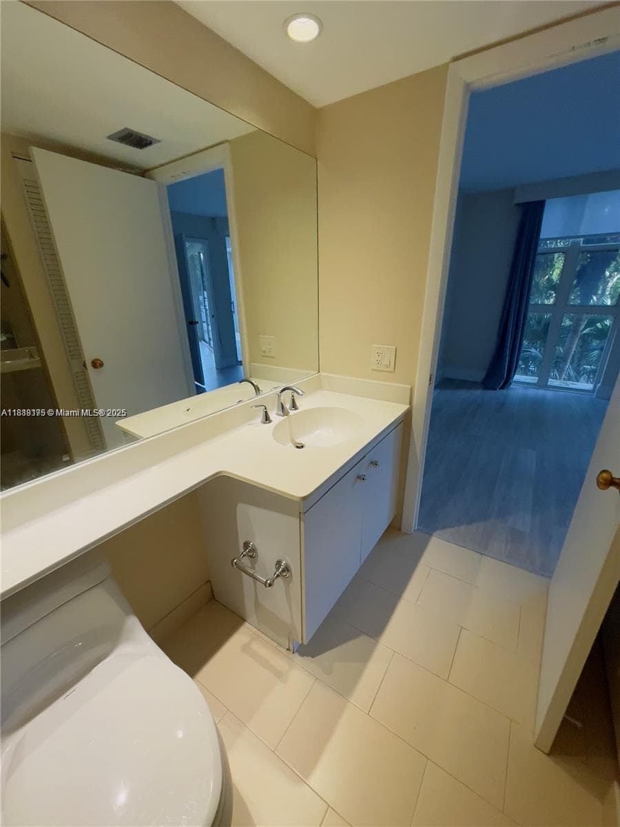 2000 Towerside # 309, Miami FL 33138 — 9
