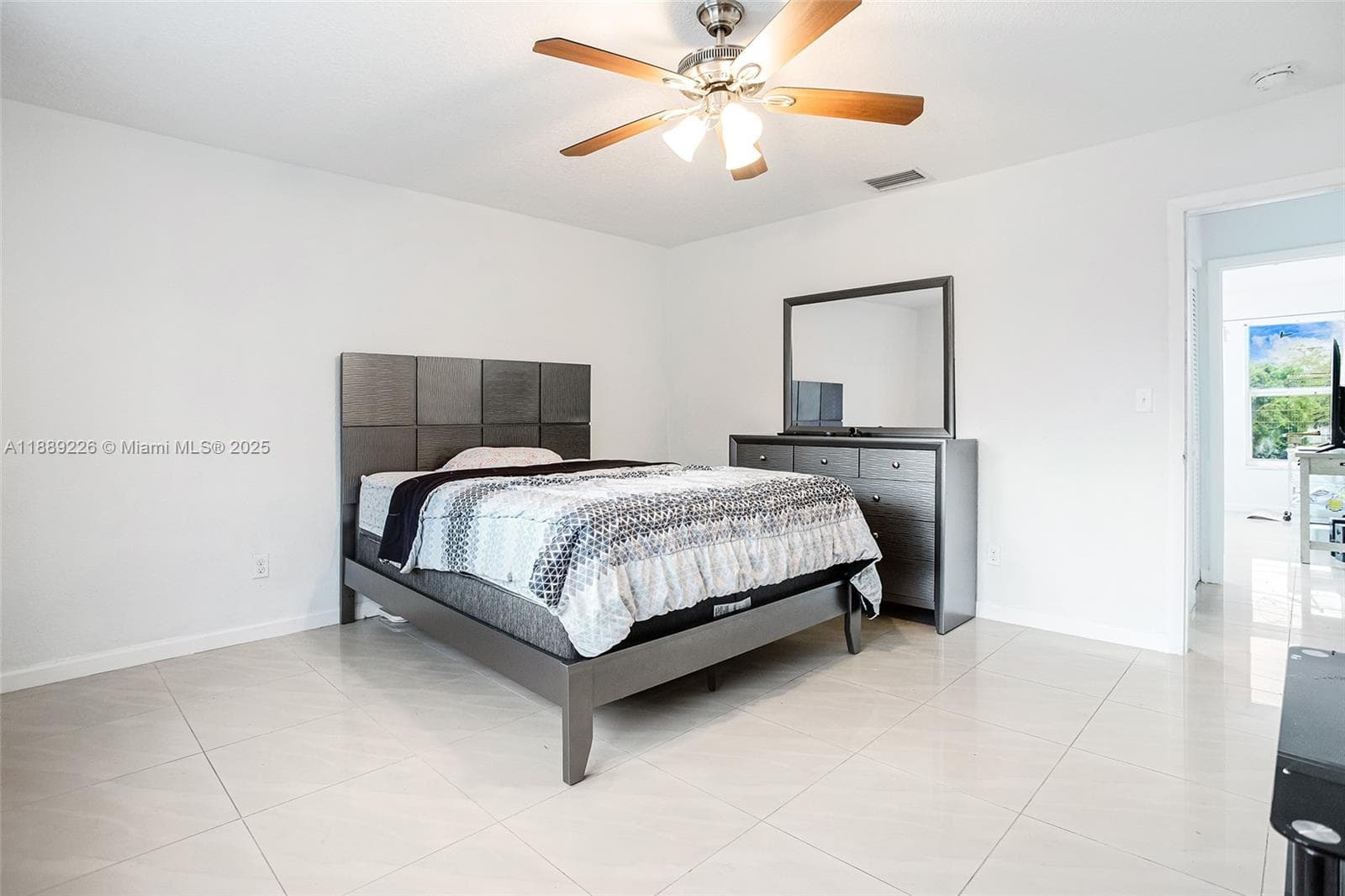 7000 W 15th Ct, Hialeah FL 33014 — 23