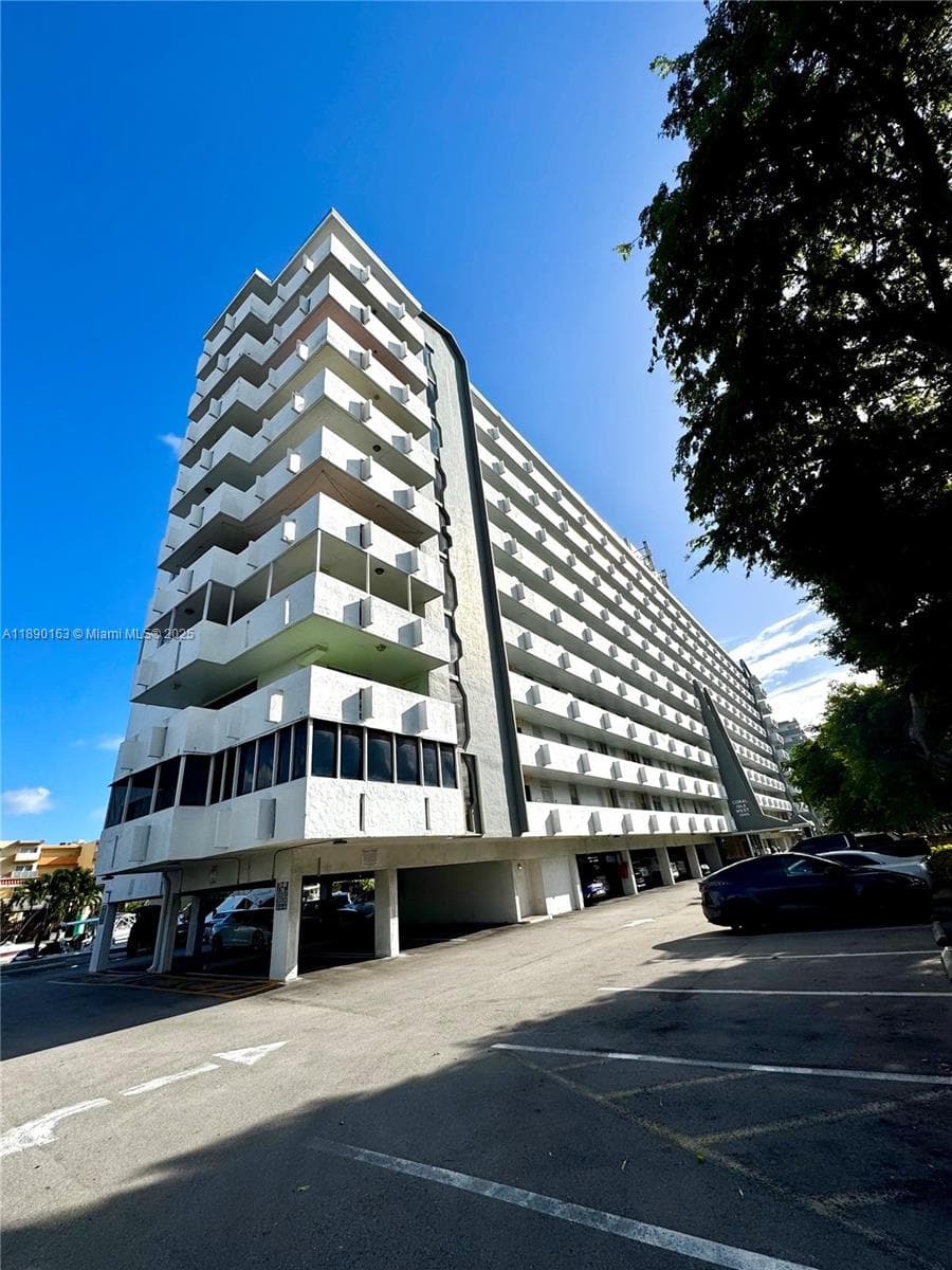 3545 NE 166th St # 805, North Miami Beach FL 33160 — 1