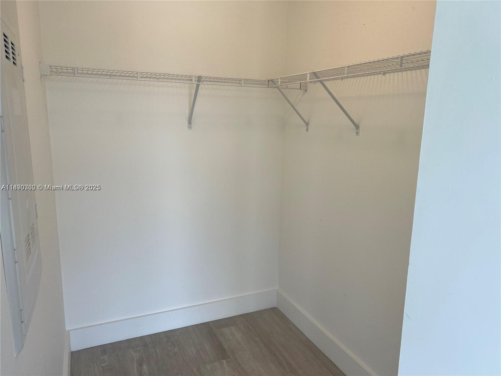 121 NE 34th St # 1610, Miami FL 33137 — 16