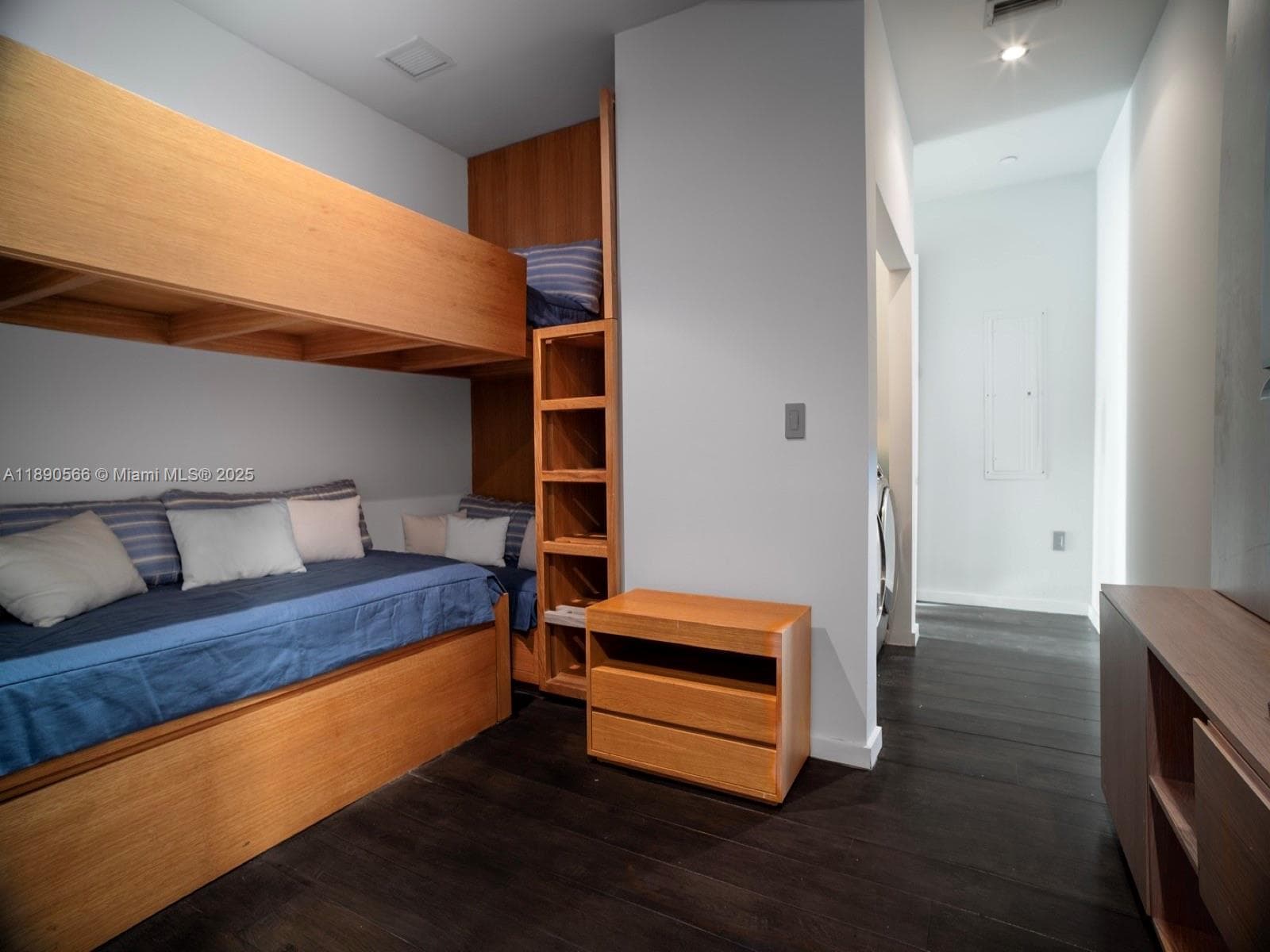 900 Brickell Key Blvd # 2204, Miami FL 33131 — 23