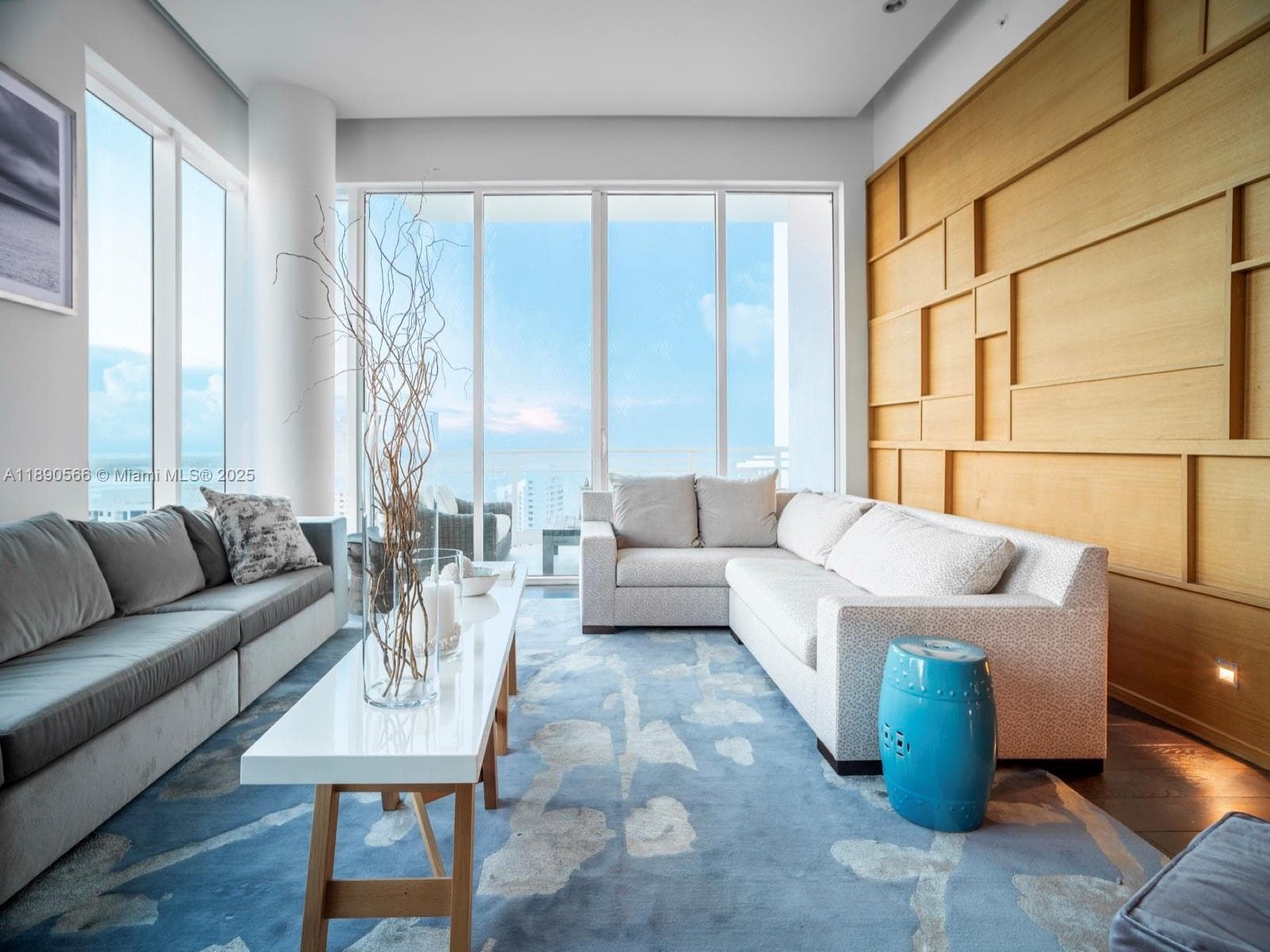 900 Brickell Key Blvd # 2204, Miami FL 33131 — 2