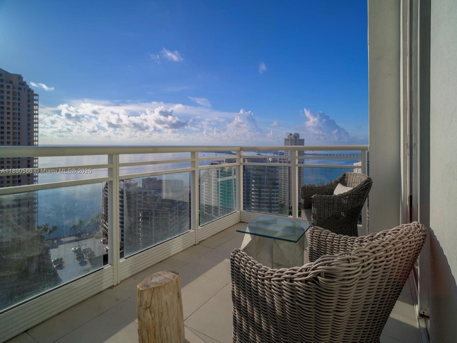900 Brickell Key Blvd # 2204, Miami FL 33131 — 17