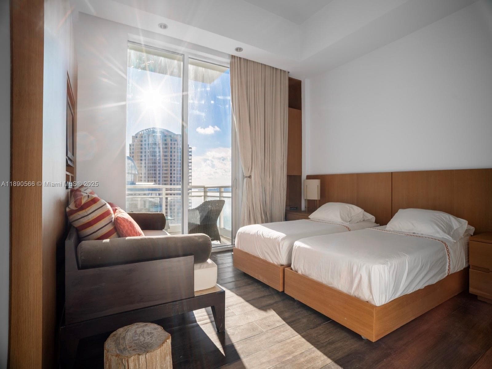 900 Brickell Key Blvd # 2204, Miami FL 33131 — 22