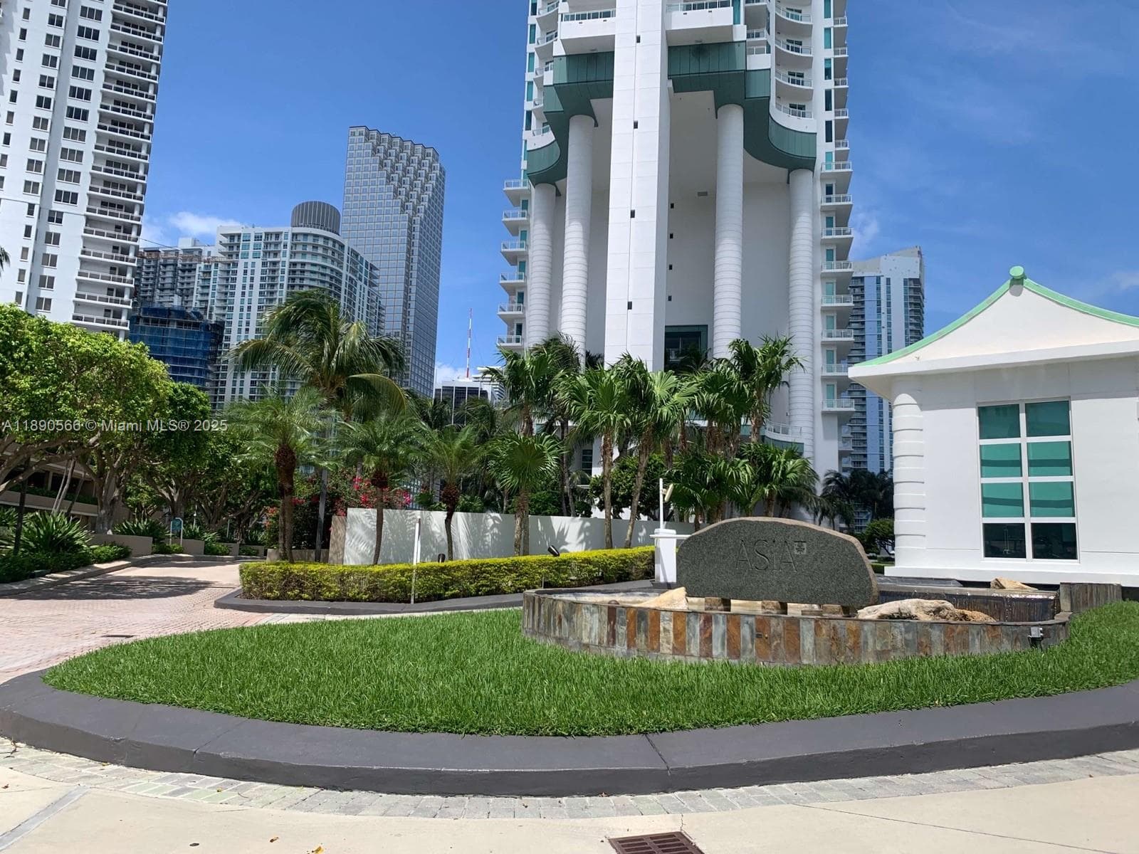 900 Brickell Key Blvd # 2204, Miami FL 33131 — 28
