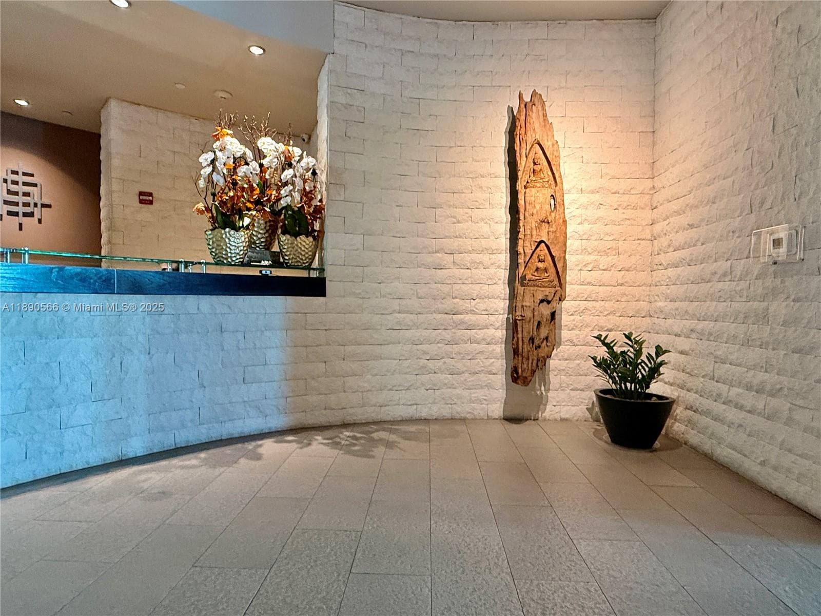 900 Brickell Key Blvd # 2204, Miami FL 33131 — 33