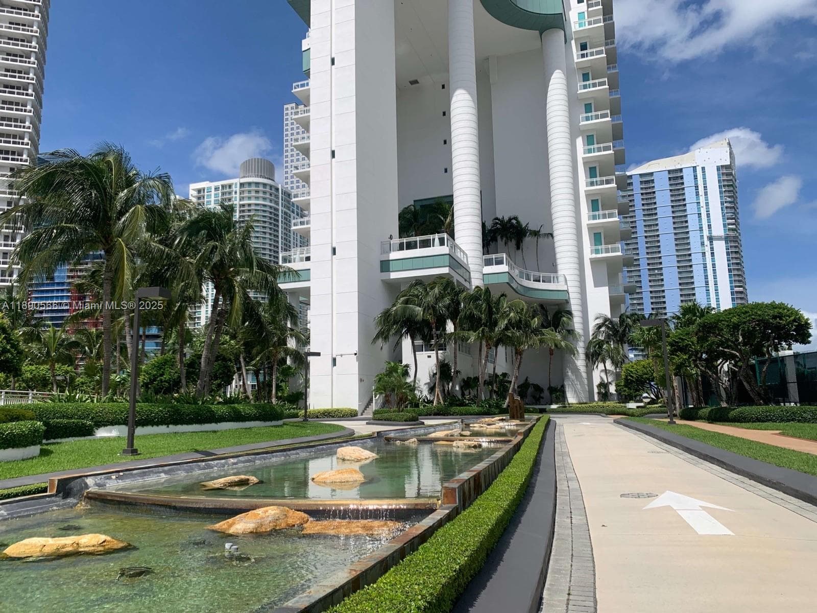 900 Brickell Key Blvd # 2204, Miami FL 33131 — 29