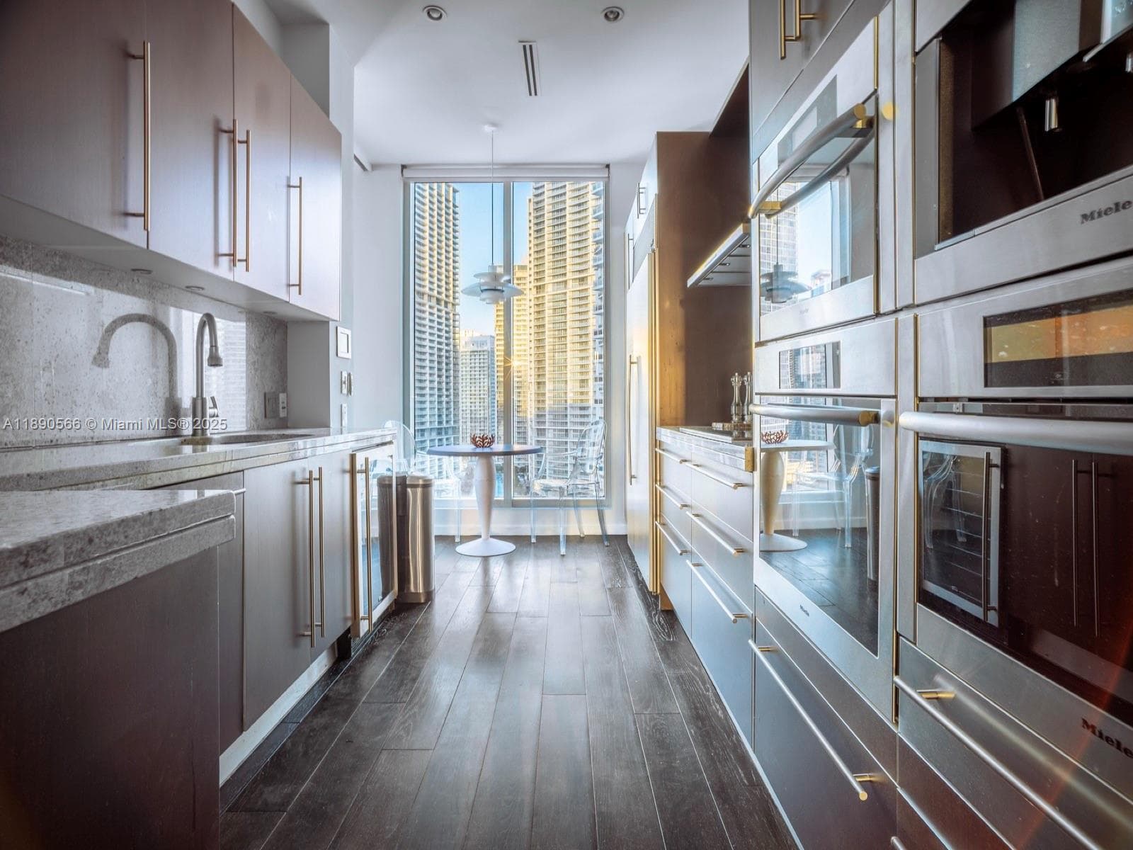 900 Brickell Key Blvd # 2204, Miami FL 33131 — 8