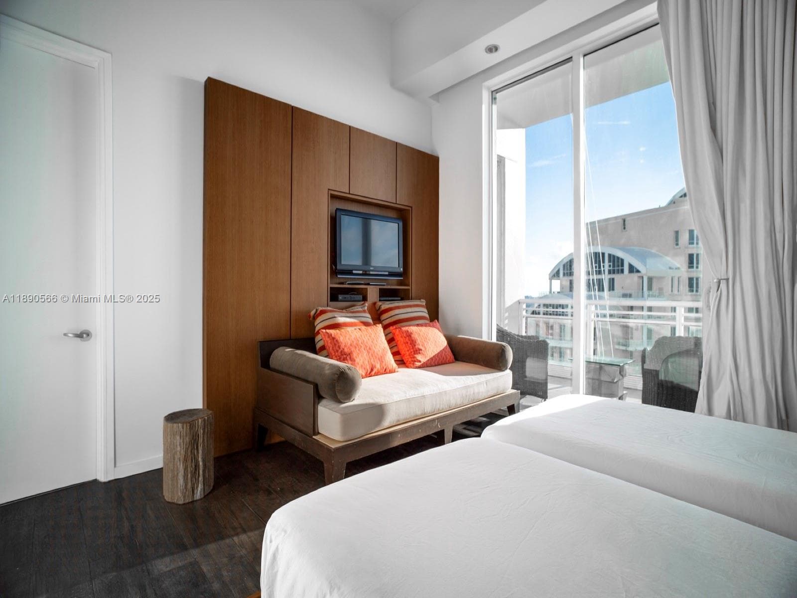 900 Brickell Key Blvd # 2204, Miami FL 33131 — 21
