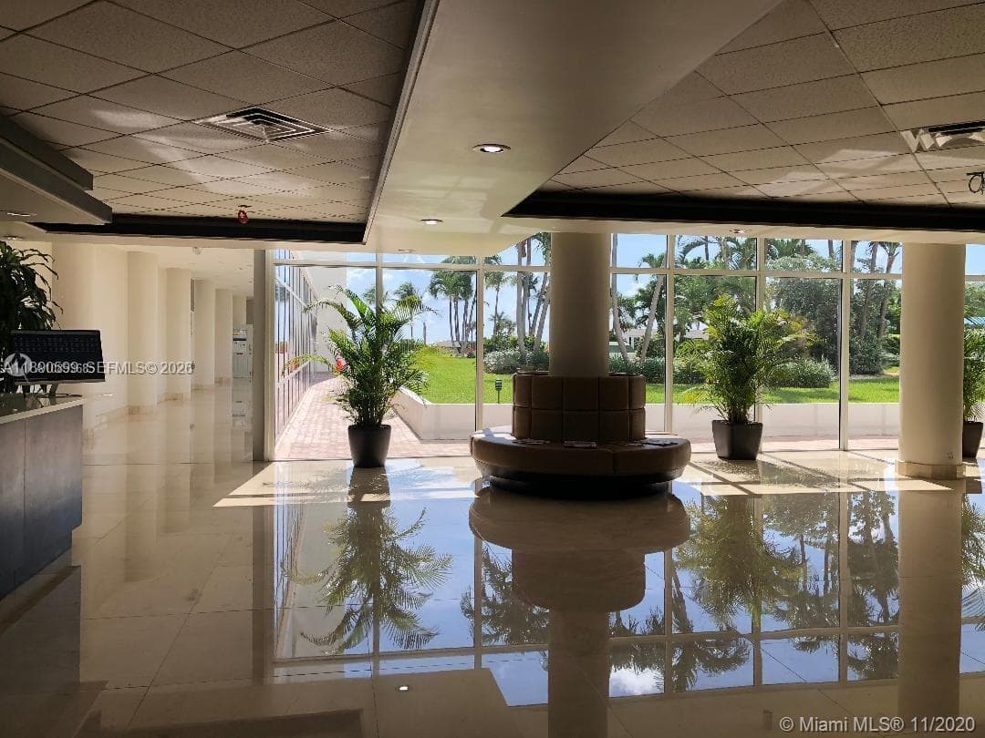 5005 Collins Ave # 322, Miami Beach FL 33140 — 2
