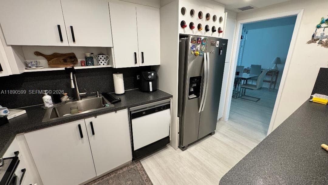 5005 Collins Ave # 322, Miami Beach FL 33140 — 6