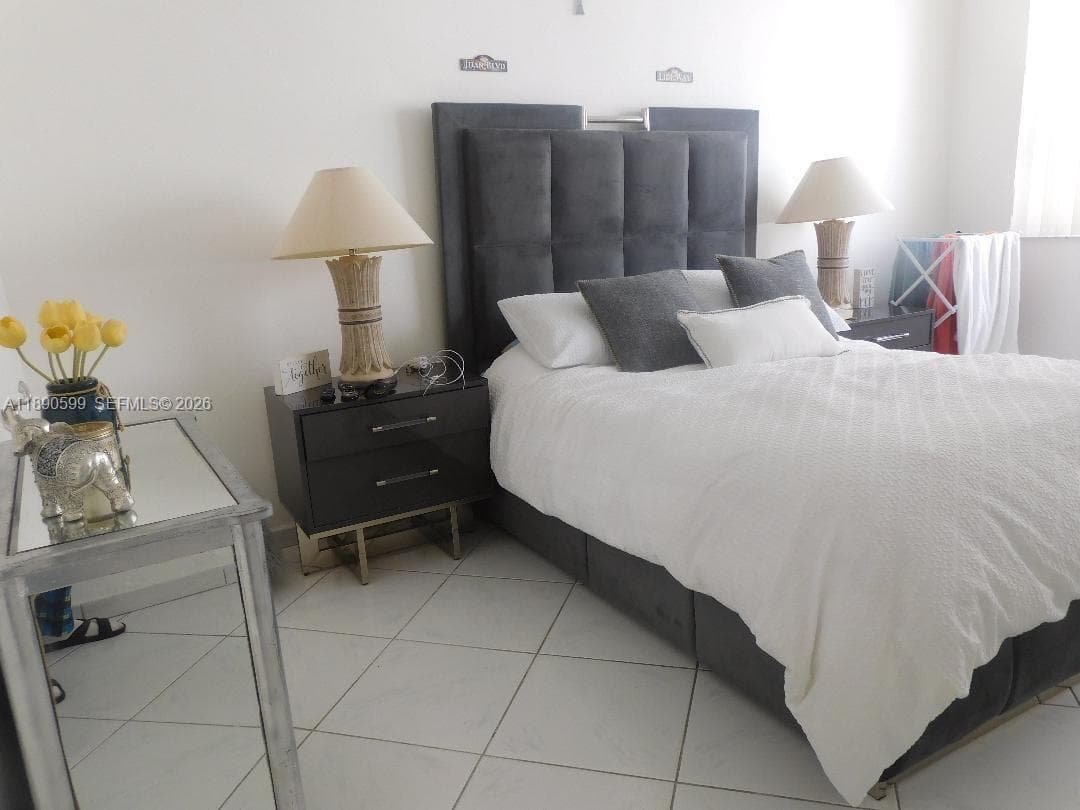 5005 Collins Ave # 322, Miami Beach FL 33140 — 7