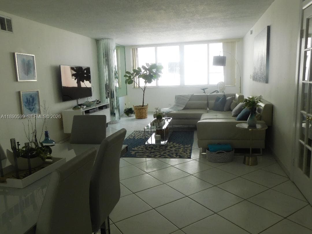 5005 Collins Ave # 322, Miami Beach FL 33140 — 4