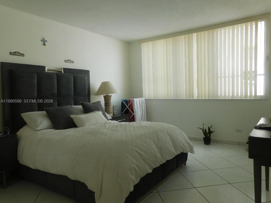 5005 Collins Ave # 322, Miami Beach FL 33140 — 8