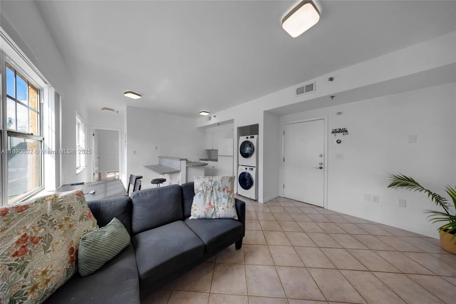 1255 Pennsylvania Ave # 307, Miami Beach FL 33139 — 2
