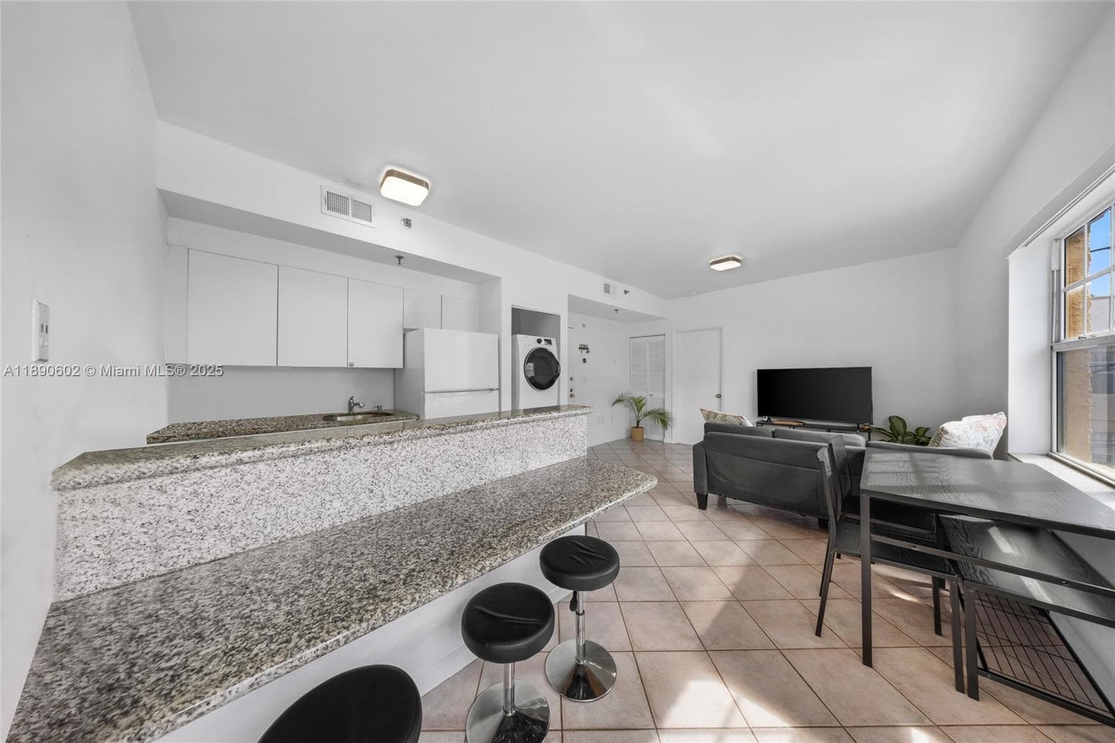 1255 Pennsylvania Ave # 307, Miami Beach FL 33139 — 16