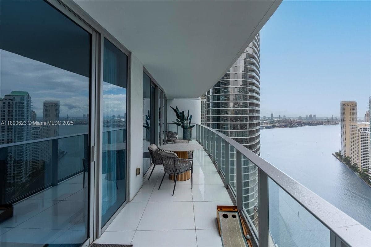 200 Biscayne Boulevard Way # 3608, Miami FL 33131 — 23