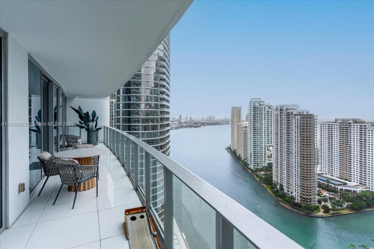 200 Biscayne Boulevard Way # 3608, Miami FL 33131 — 2