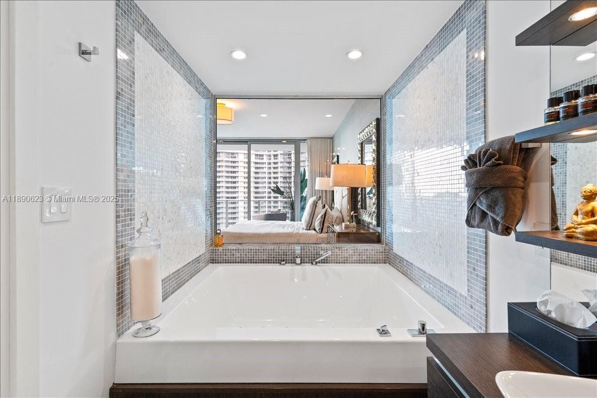 200 Biscayne Boulevard Way # 3608, Miami FL 33131 — 16