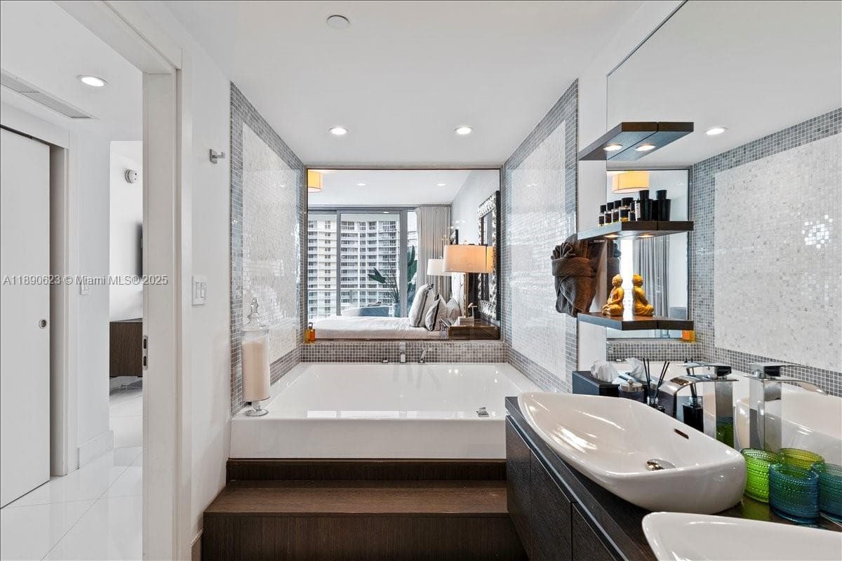 200 Biscayne Boulevard Way # 3608, Miami FL 33131 — 15