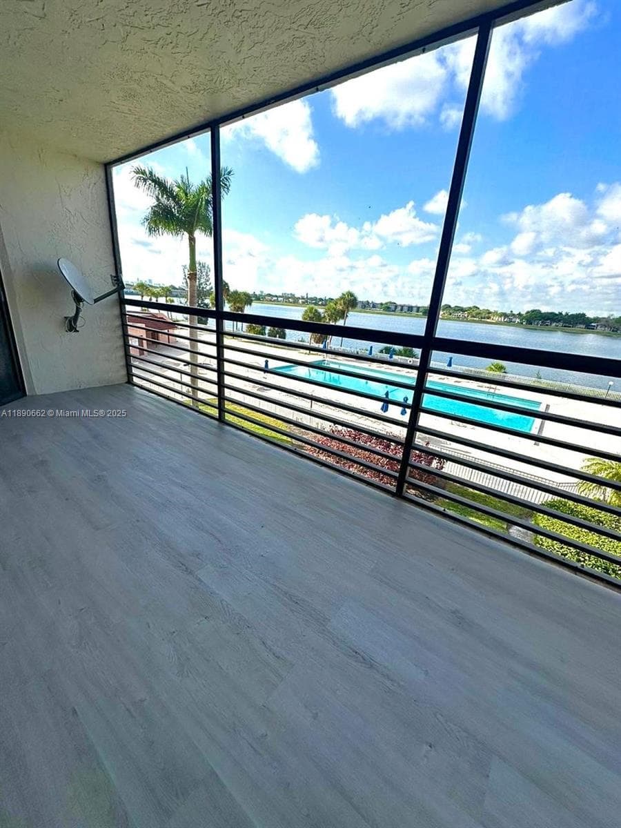 20840 San Simeon Way # 305, Miami FL 33179 — 2