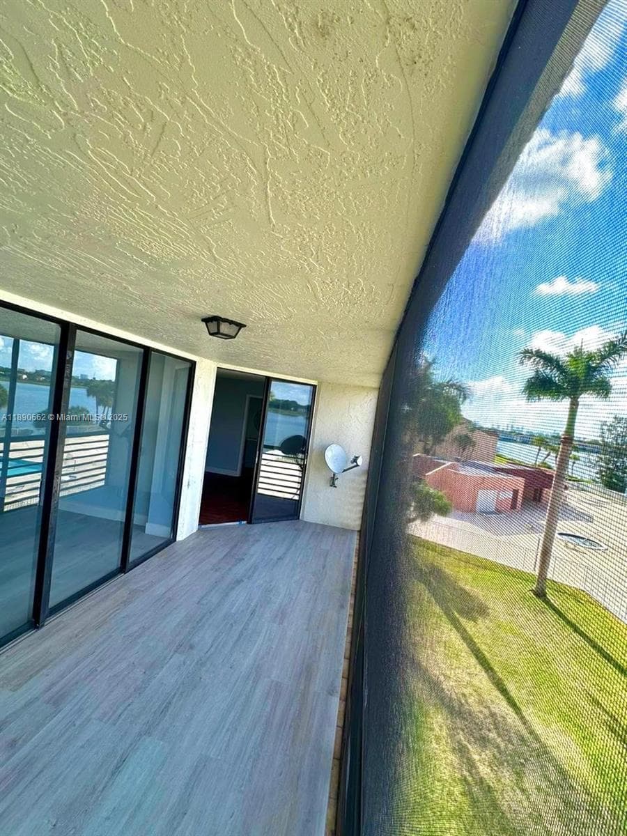 20840 San Simeon Way # 305, Miami FL 33179 — 17