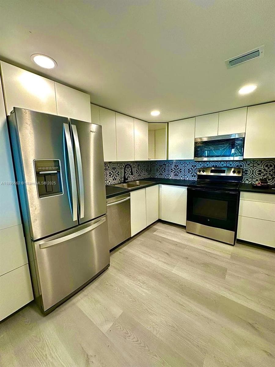 20840 San Simeon Way # 305, Miami FL 33179 — 3