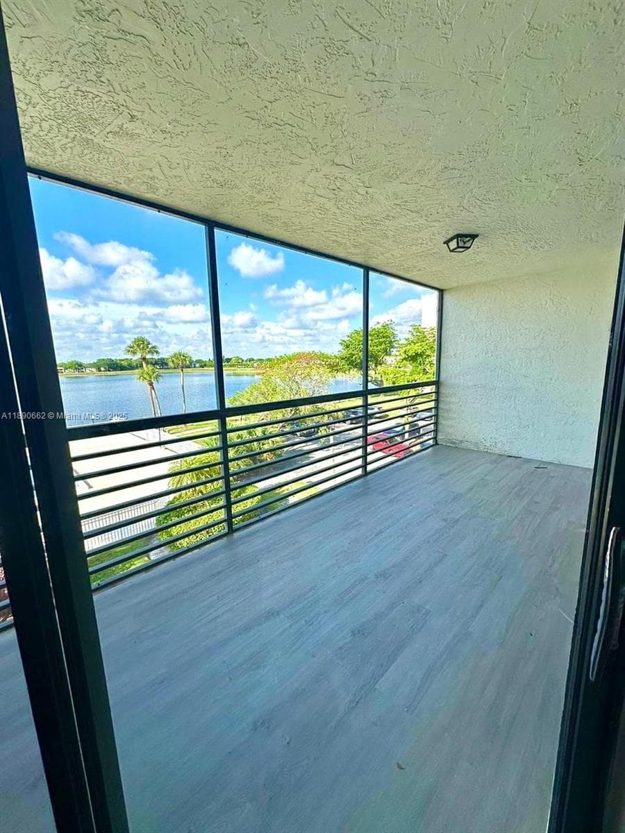 20840 San Simeon Way # 305, Miami FL 33179 — 18