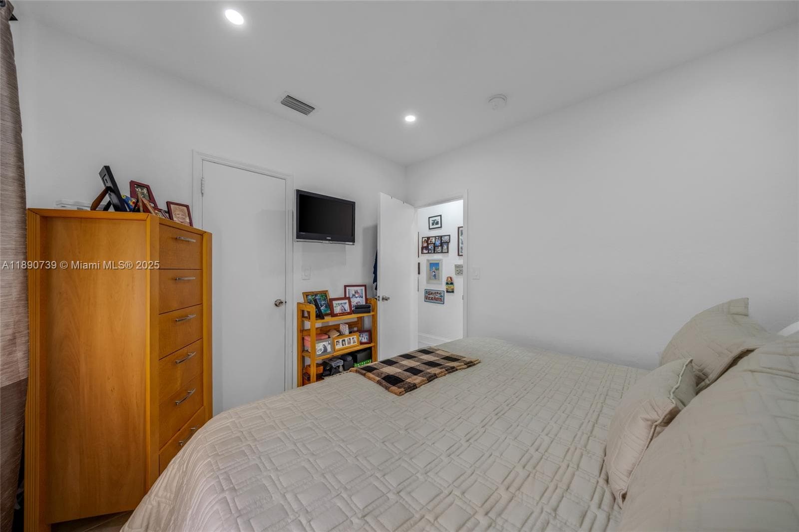 1980 NE 173rd St, North Miami Beach FL 33162 — 16