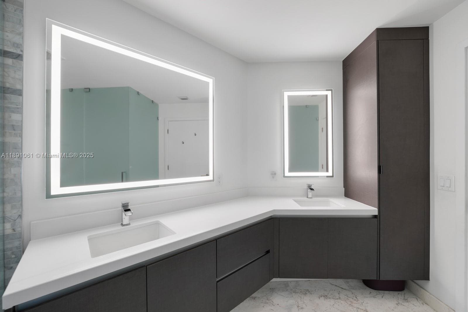 851 NE 1st Ave # 4403, Miami FL 33132 — 11