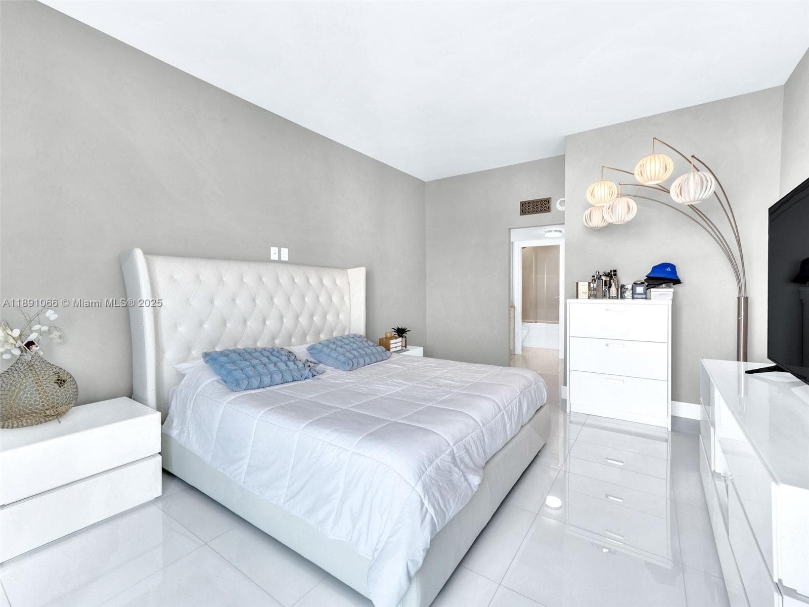 100 Bayview Dr, Sunny Isles Beach FL 33160 — 12