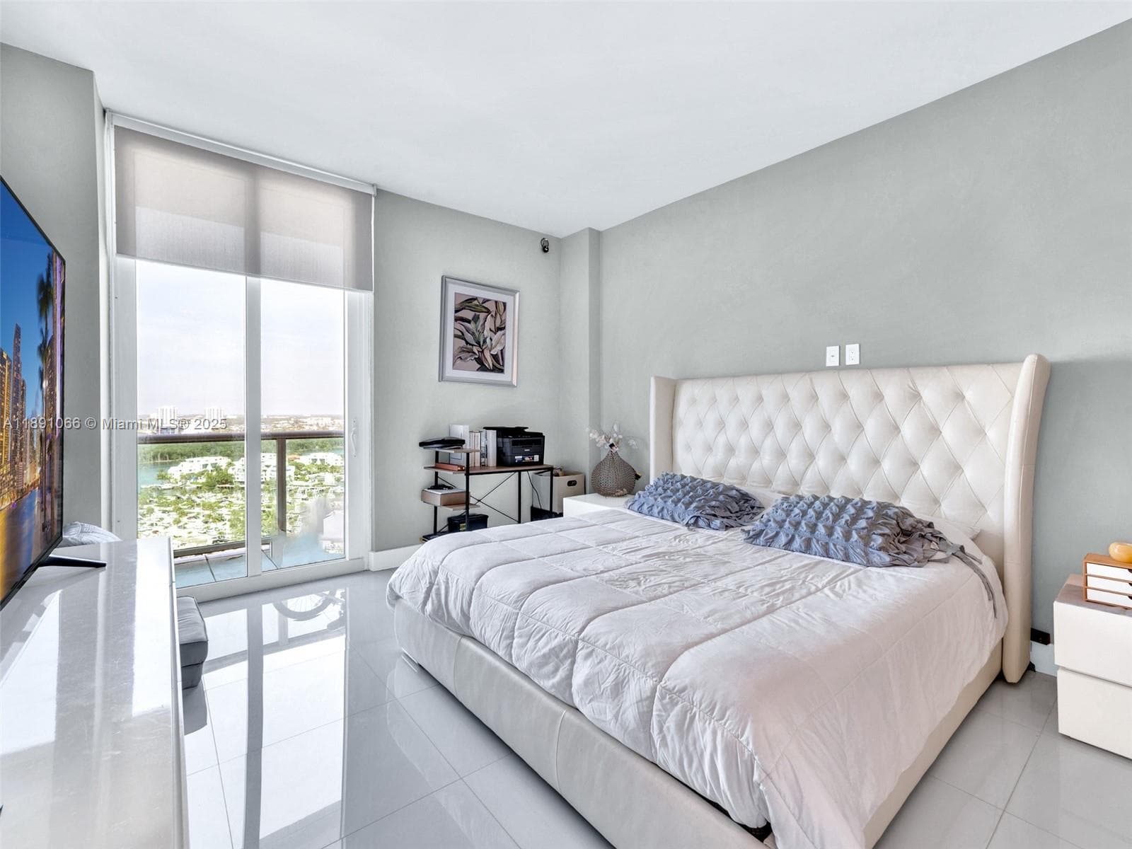 100 Bayview Dr, Sunny Isles Beach FL 33160 — 10