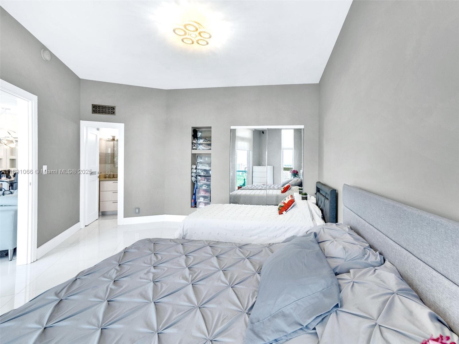 100 Bayview Dr, Sunny Isles Beach FL 33160 — 18
