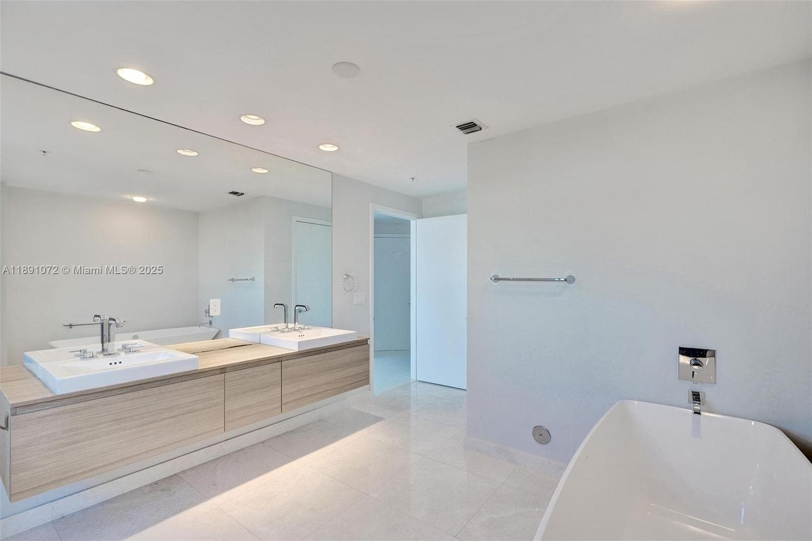 17301 Biscayne Blvd # 708, North Miami Beach FL 33160 — 15
