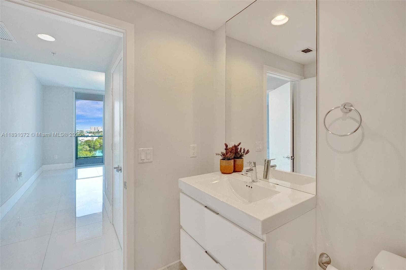 17301 Biscayne Blvd # 708, North Miami Beach FL 33160 — 21