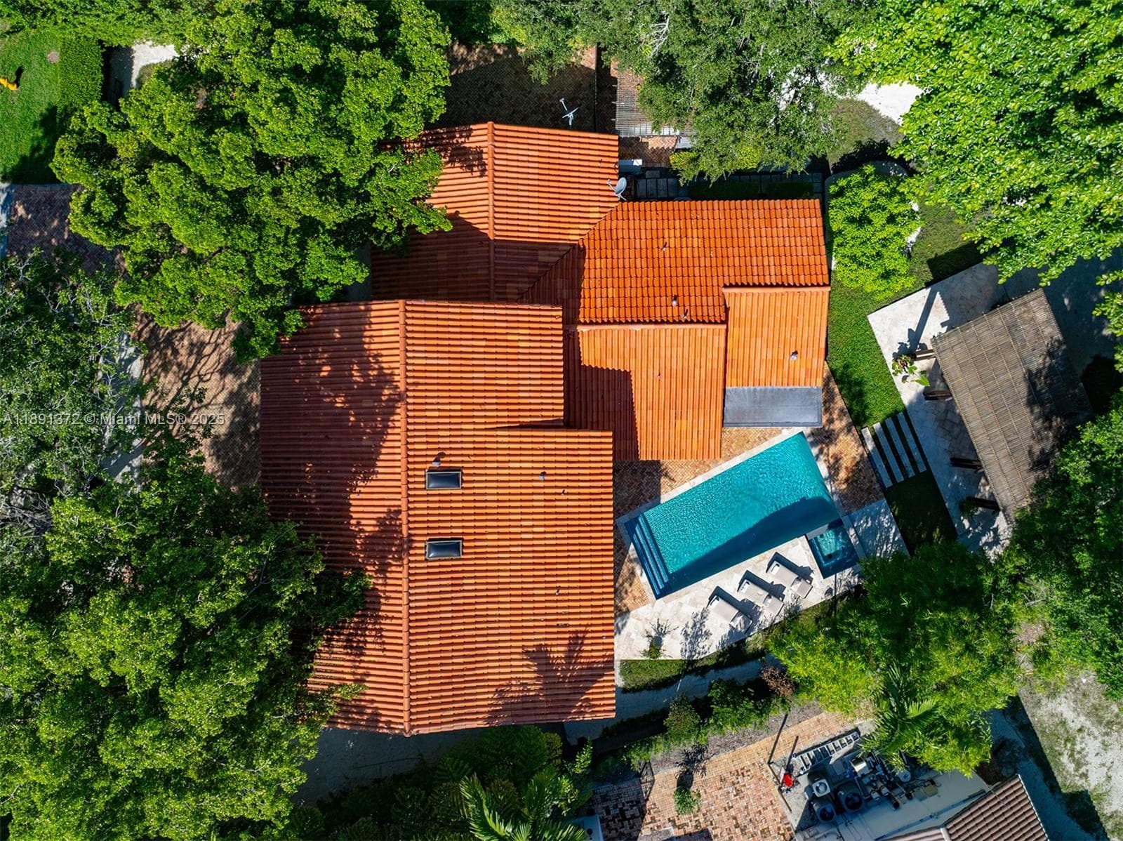 575 Bay Point Rd, Miami FL 33137 — 90