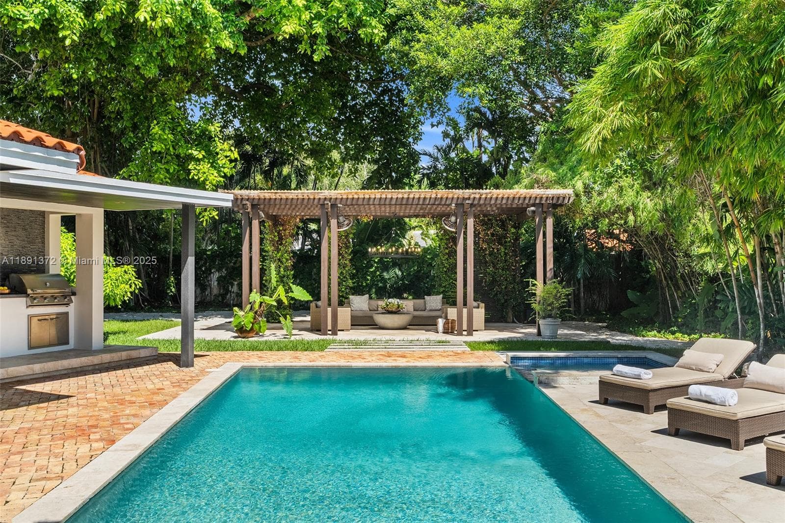 575 Bay Point Rd, Miami FL 33137 — 83