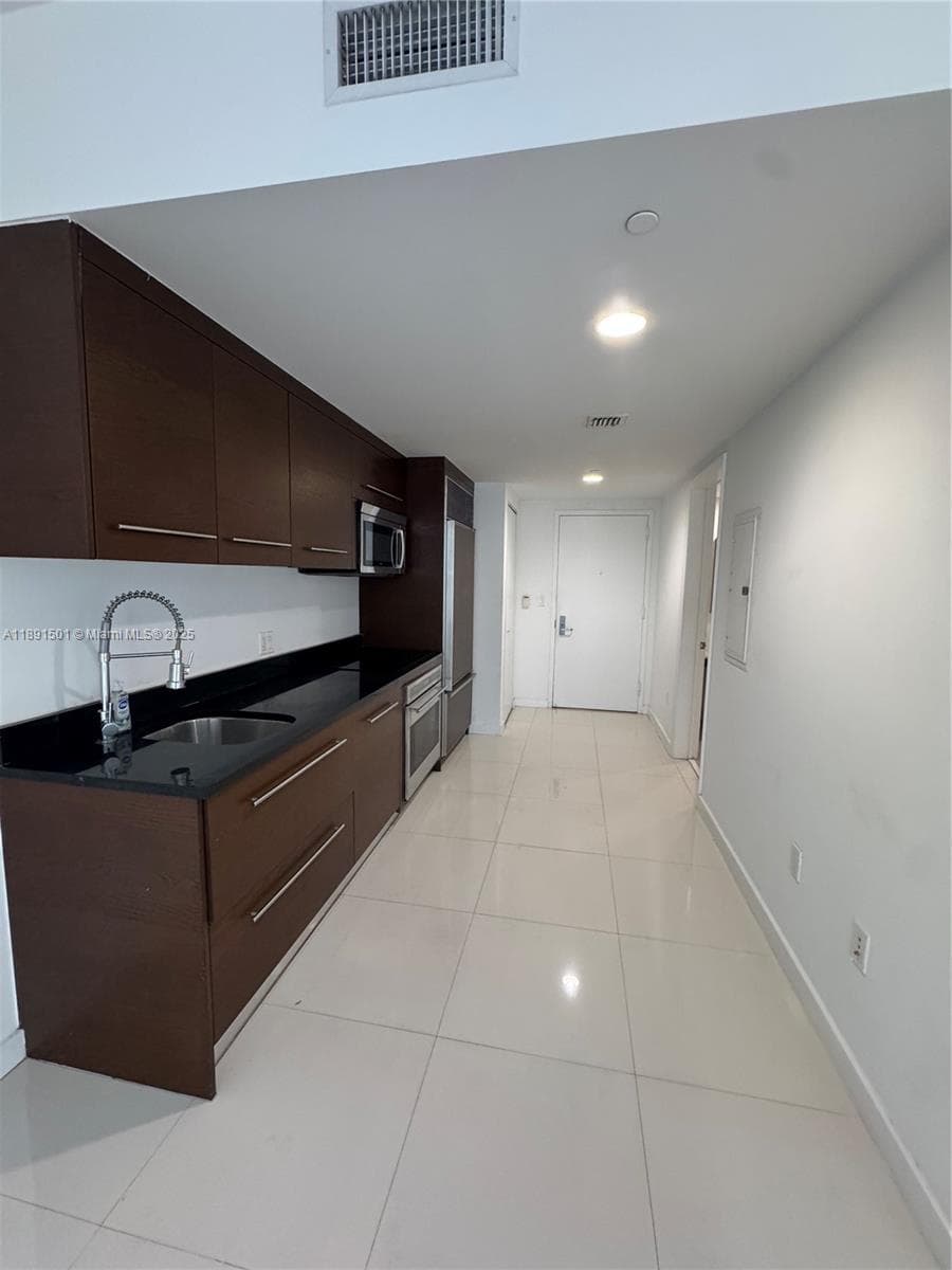 495 Brickell Ave # 3706, Miami FL 33131 — 32