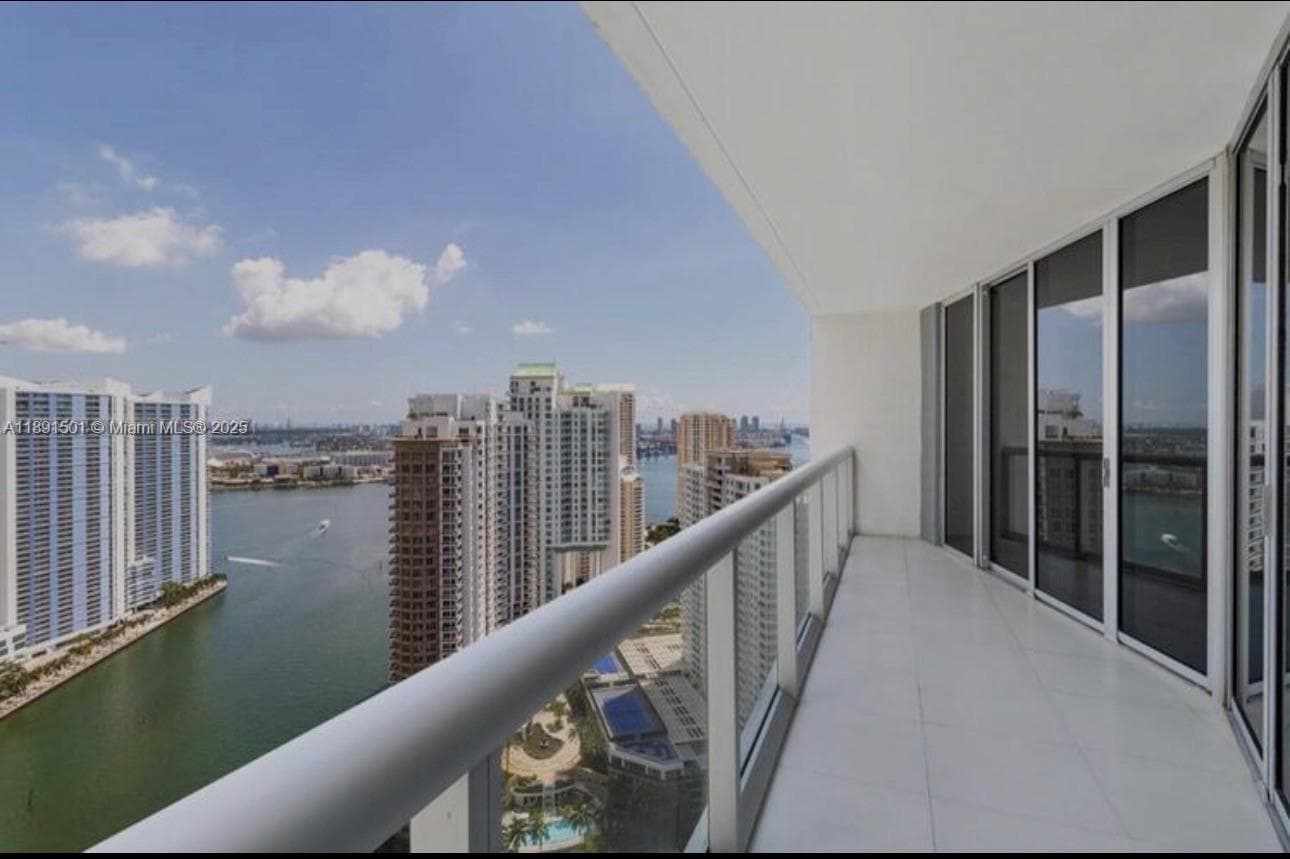 495 Brickell Ave # 3706, Miami FL 33131 — 30