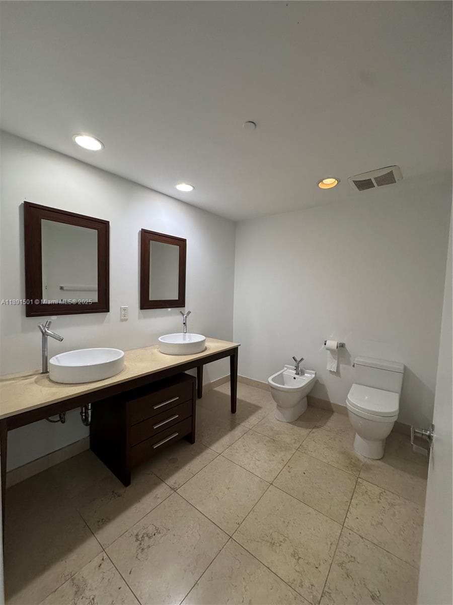 495 Brickell Ave # 3706, Miami FL 33131 — 38