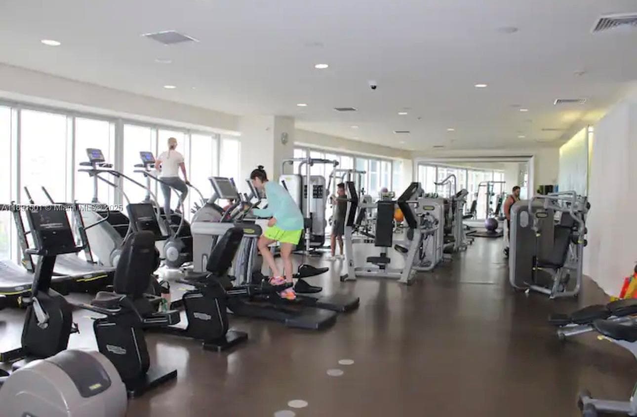 495 Brickell Ave # 3706, Miami FL 33131 — 25