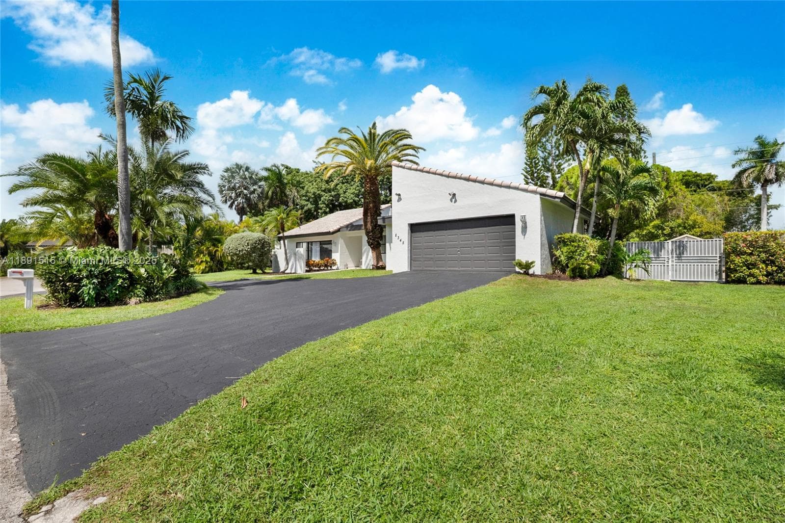8345 SW 168th Ter, Palmetto Bay FL 33157 — 33