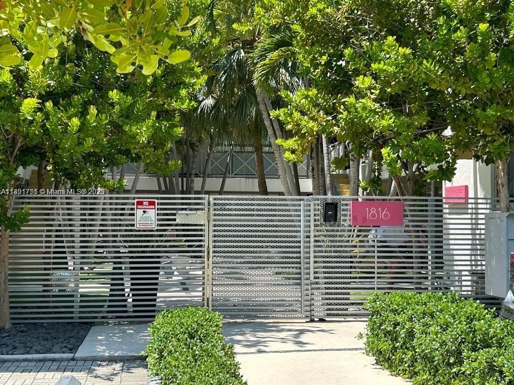 1816 Meridian Ave # 18, Miami Beach FL 33139 — 1