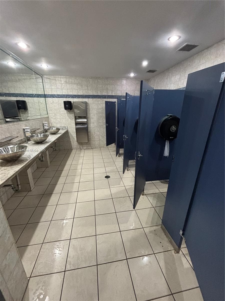 717 Ponce De Leon Blvd # 328, Coral Gables FL 33134 — 34