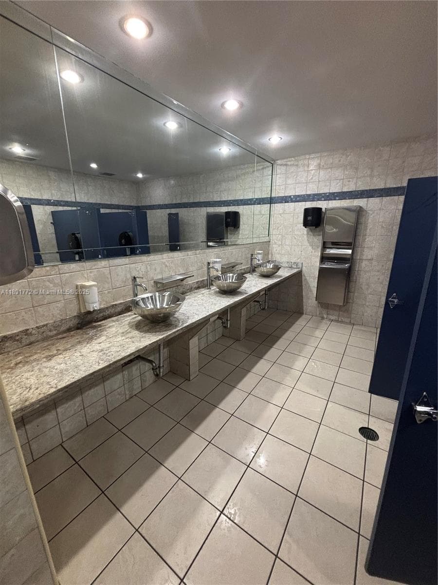 717 Ponce De Leon Blvd # 328, Coral Gables FL 33134 — 35