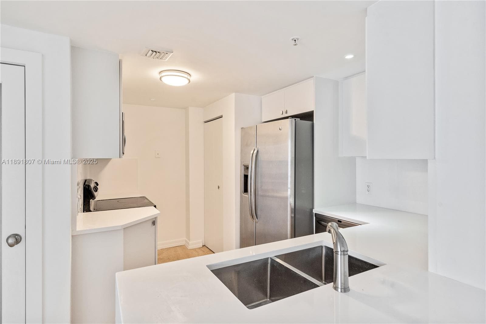 701 Brickell Key Blvd # 1411, Miami FL 33131 — 6