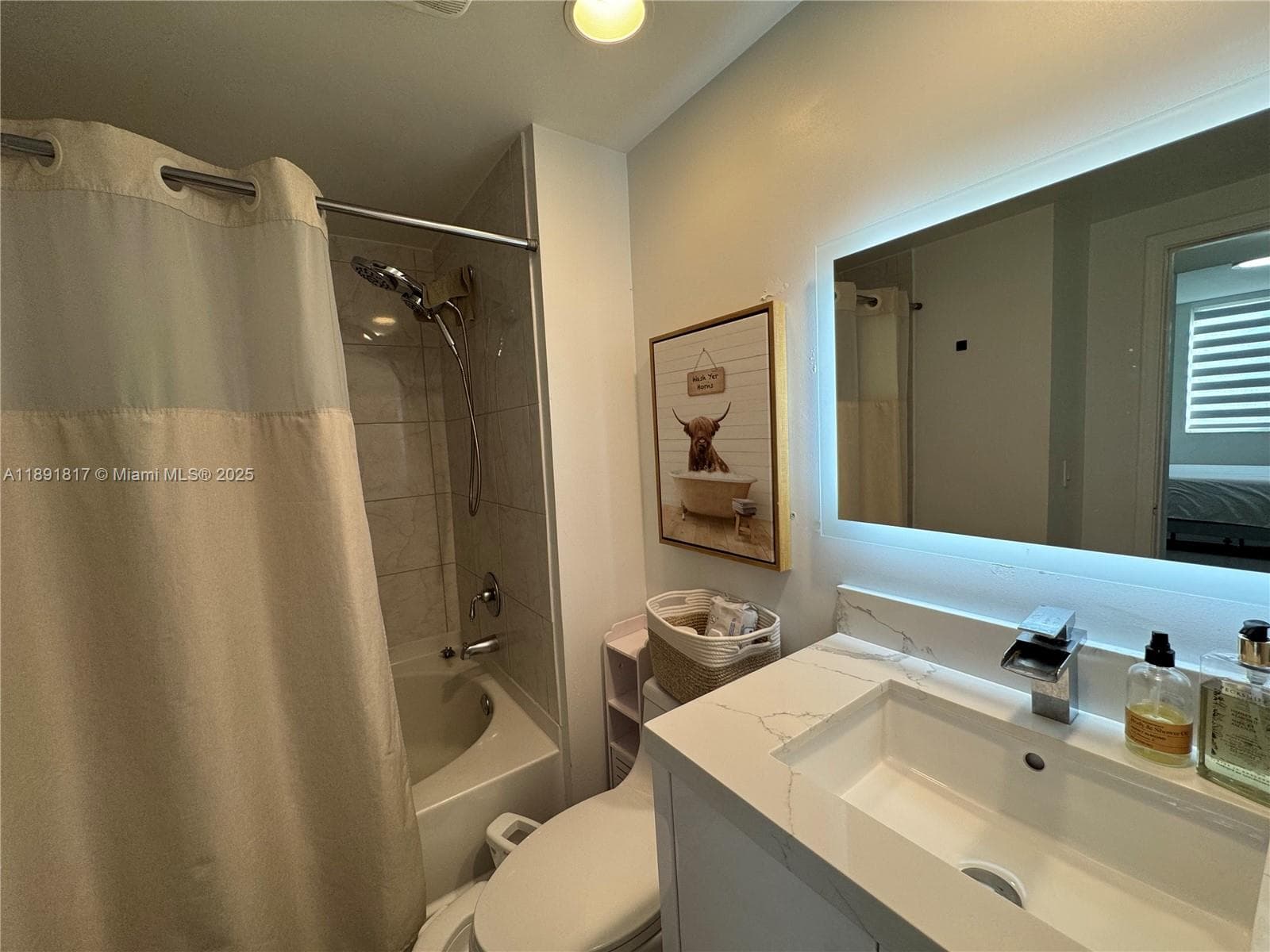 2775 NE 187th St # 318, Aventura FL 33180 — 17
